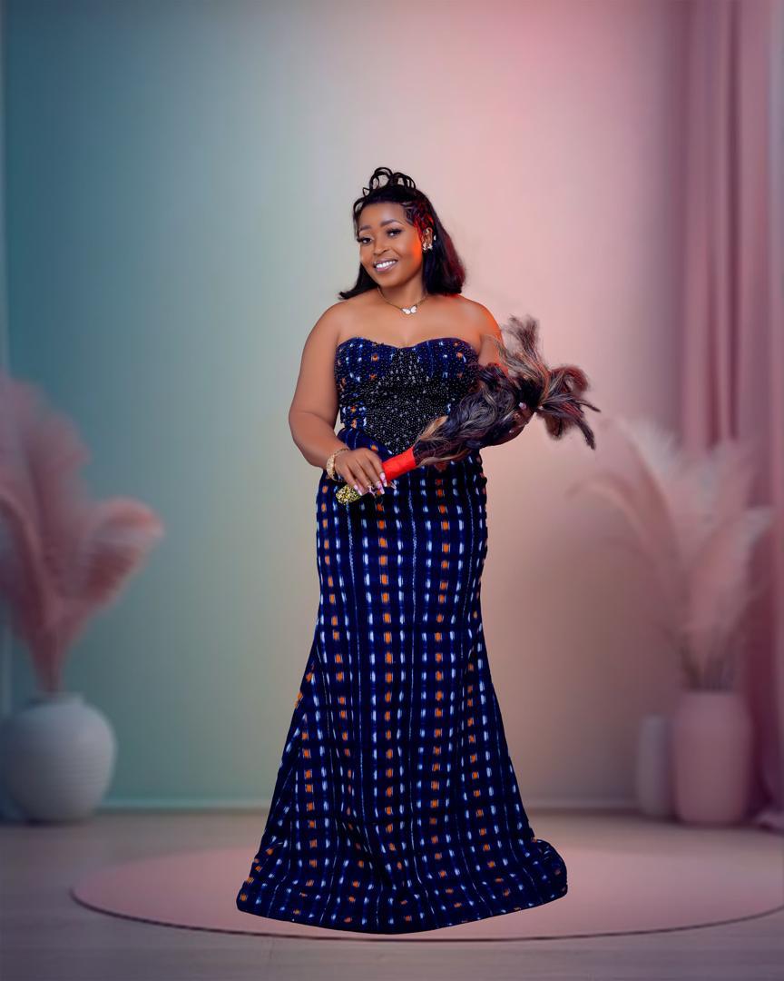 Eto’ghu Handless Gown